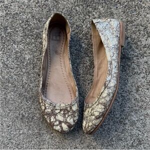 FRYE Carson Ballet Flats Beige Gold
Leather Crackled Slip On